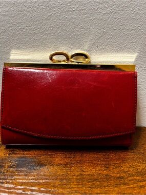 Vintage MCM Echt Prym Leather Purse with KISS Lock closure 3"x4.5"